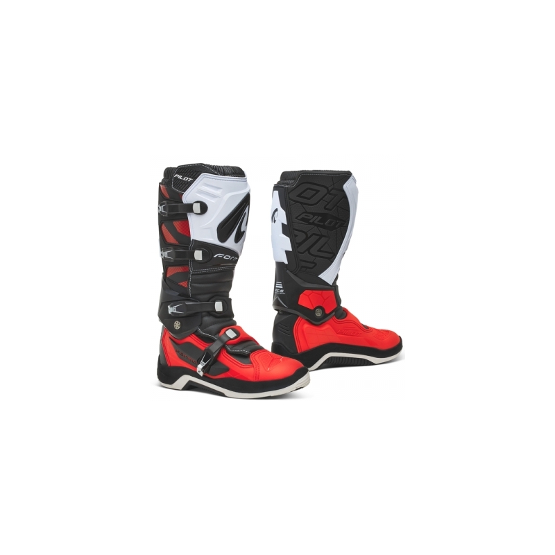 Forma Pilot musta-valko-punainen moottoripyöräsaappaat