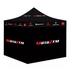 MotoZem-merkkinen kilpa-ajoteltta, jossa on sivuseinät