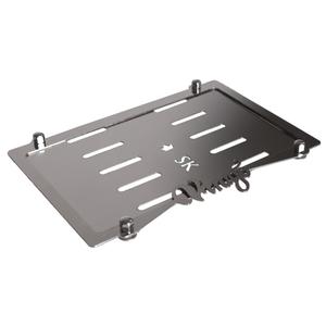 Ruostumattomasta teräksestä valmistettu tyyny rekisterikilven alla Virago