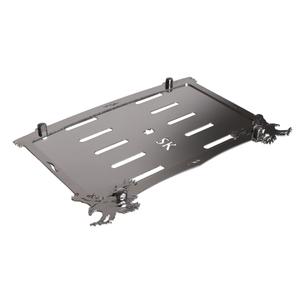 Ruostumattomasta teräksestä valmistettu tyyny SK-merkkikilven alla Kotkat