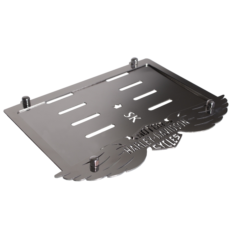 Ruostumattomasta teräksestä valmistettu tyyny Harleyn rekisterikilpeen