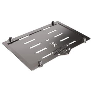 Ruostumattomasta teräksestä valmistettu tyyny rekisterikilven alla Intruder Suzuki