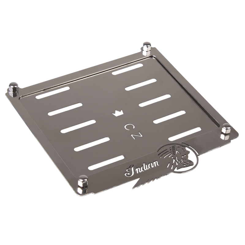 Ruostumattomasta teräksestä valmistettu tyyny CZ-tunnuskilven alla Intian