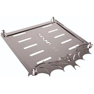 Ruostumattomasta teräksestä valmistettu tyyny CZ-tunnuskilven alla Bat