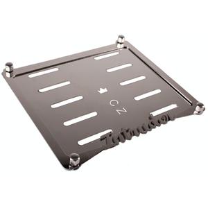 Ruostumattomasta teräksestä valmistettu tyyny CZ-merkkikilven alla Intruder