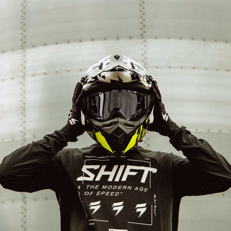 Motokrosová přilba iMX FMX-02 černo-bílo-fluo žlutá