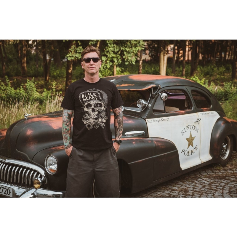 Miesten T-paita Musta Sydän autotalli rakennettu