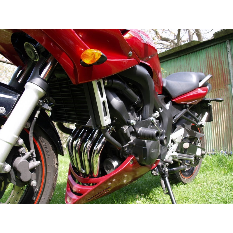 Yamaha FZ6 S2 (06-) (musta runko) Gatling