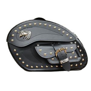 Nahkaiset moottoripyörälaukut RSA S262 musta niiteillä 26 l