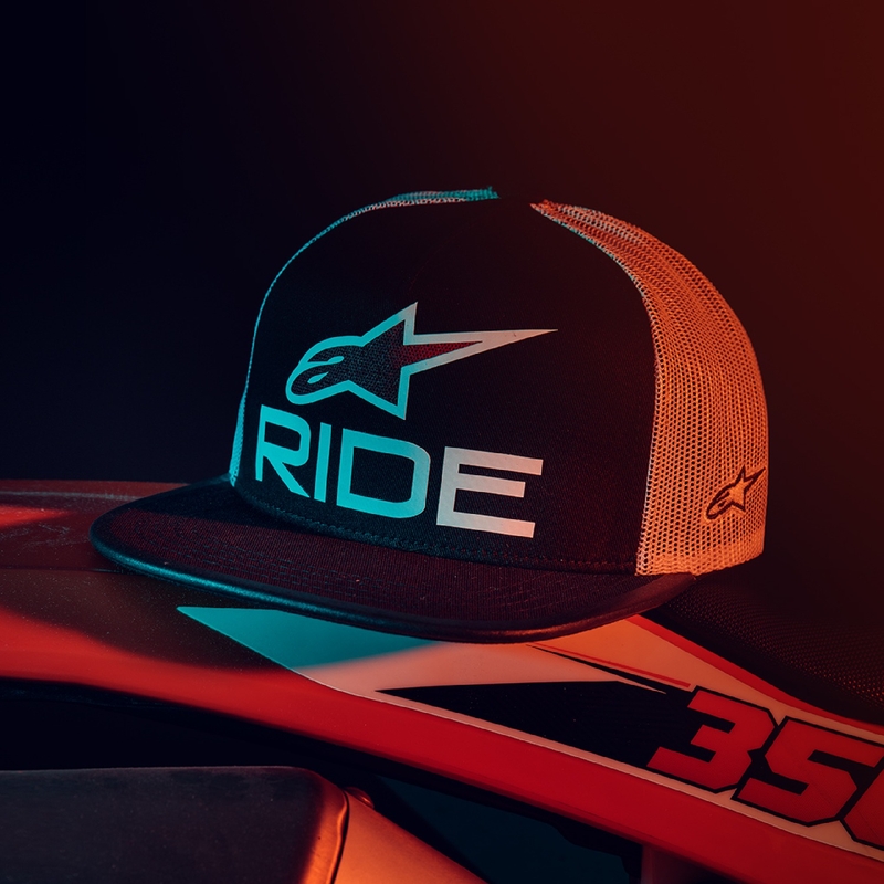 Alpinestars Ride 4.0 ER lippis musta, valkoinen ja punainen.