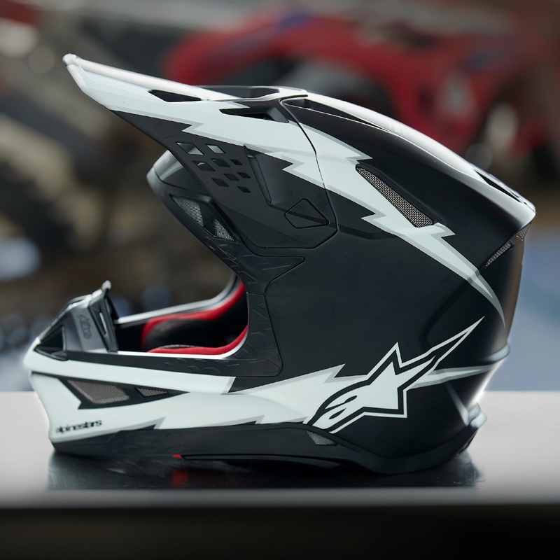 Alpinestars Supertech S-M10 Ampress motocross kypärä mattamusta ja valkoinen