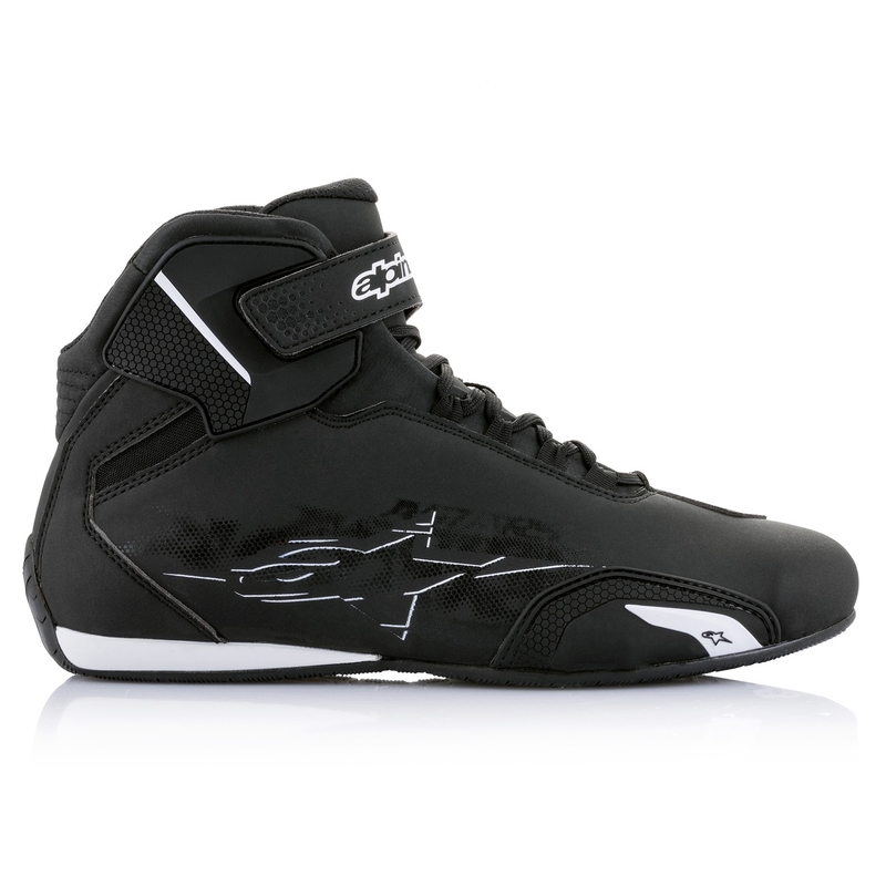 Alpinestars Sector Mustavalkoinen Moottoripyöräilykengät