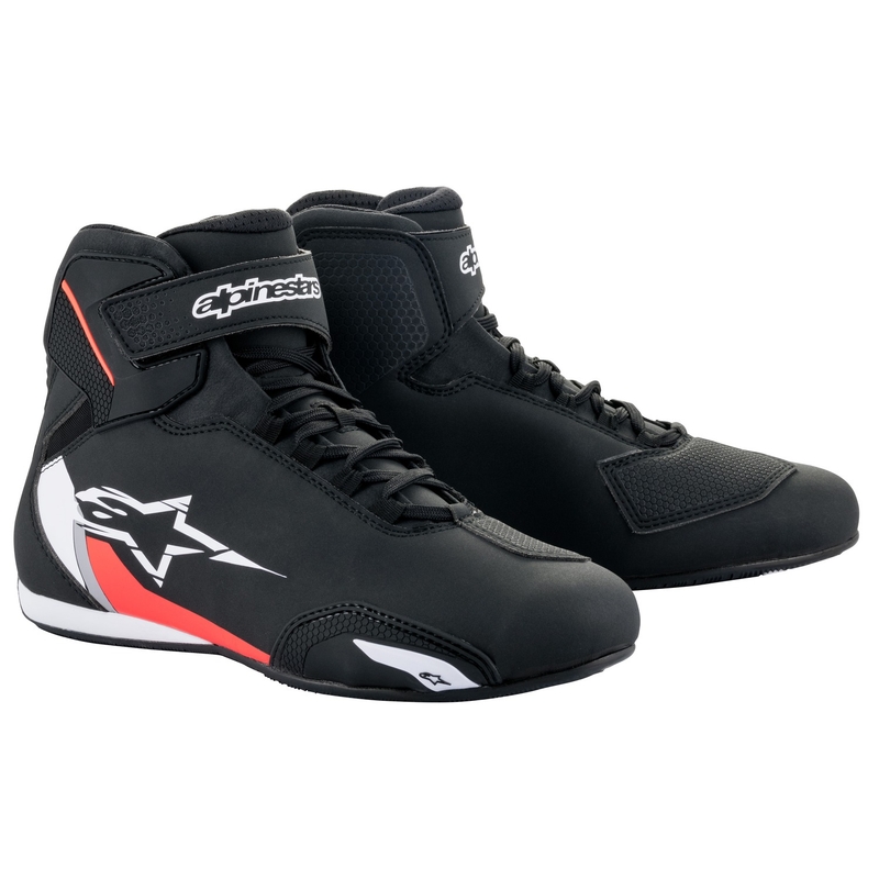 Alpinestars Sector Musta-Valkoinen-Fluo Red Moottoripyöräilykengät