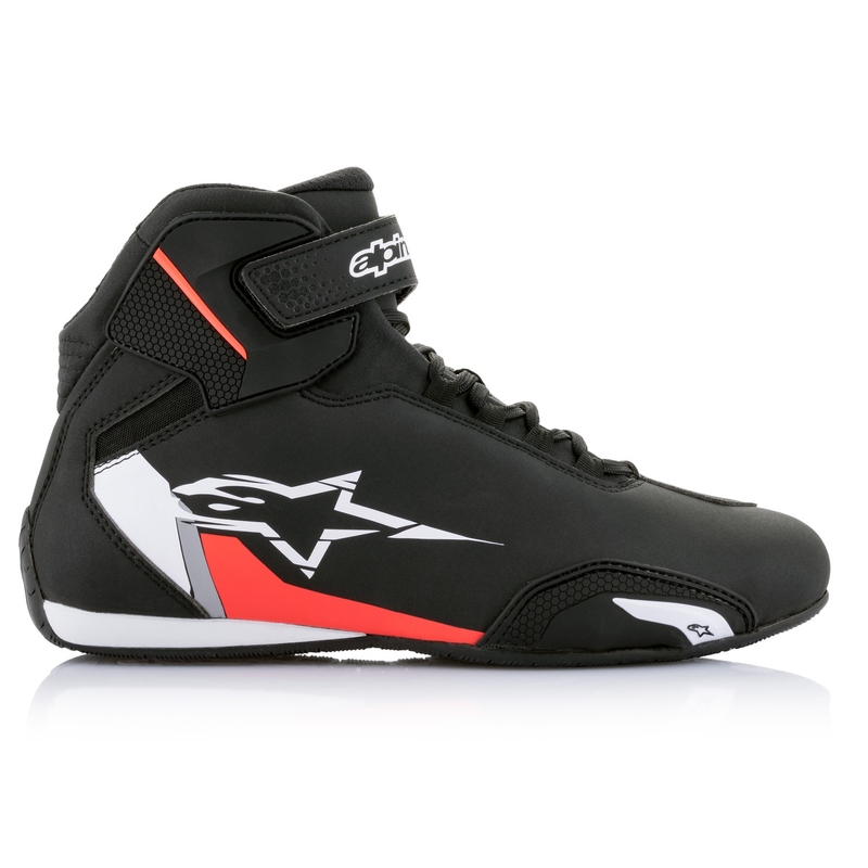 Alpinestars Sector Musta-Valkoinen-Fluo Red Moottoripyöräilykengät