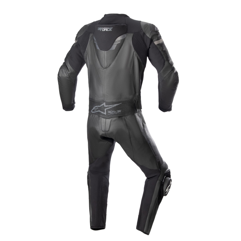 Alpinestars GP Force Chaser TECH-AIR 5 yhteensopiva musta-musta kaksiosainen nahkainen moottoripyöräpuku.