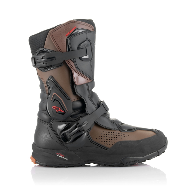 Alpinestars XT-8 GORE-TEX mustat ja ruskeat moottoripyöräsaappaat.