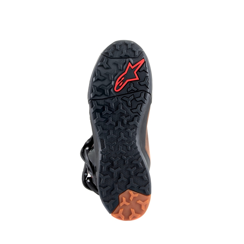 Alpinestars XT-8 GORE-TEX mustat ja ruskeat moottoripyöräsaappaat.