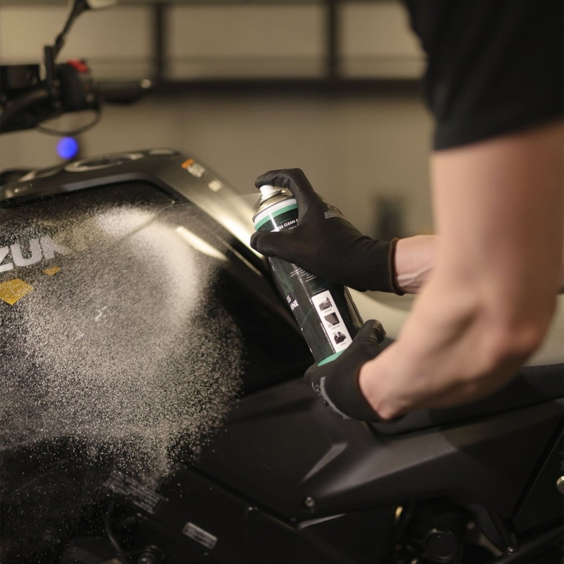 Vaahtomainen puhdistus- ja kiillotusaine (ilman vettä) MINT 500 ml