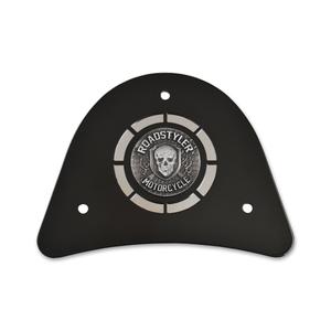 Matkustajan istuimen selkänojan korvaava suojus, jossa on RoadStyler 10 -motiivi.