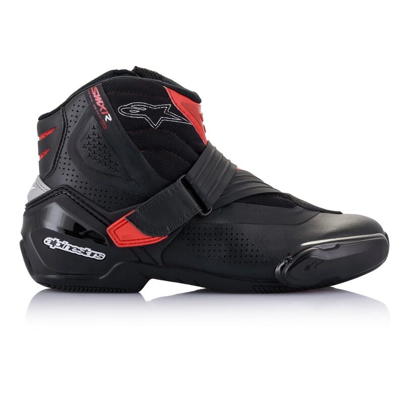 Alpinestars SMX-1 R tuuletetut mustat ja punaiset moottoripyöräsaappaat