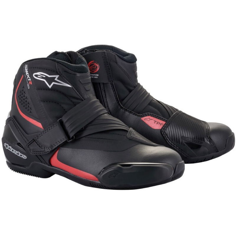 Alpinestars SMX-1 R mustat ja punaiset moottoripyöräsaappaat