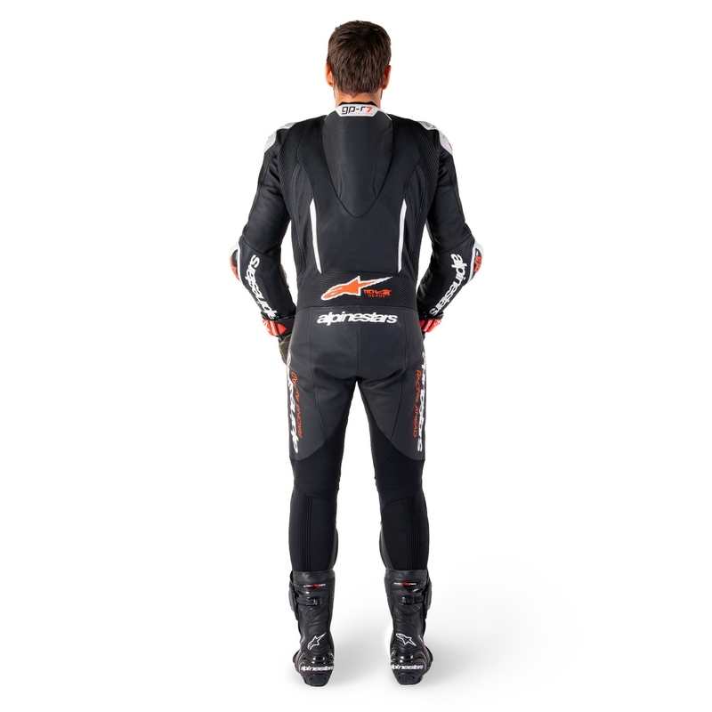 Alpinestars GP-R7 Tech-Air valmis/yhteensopiva musta-valko-fluo-punainen yksiosainen nahkainen moottoripyöräpuku.