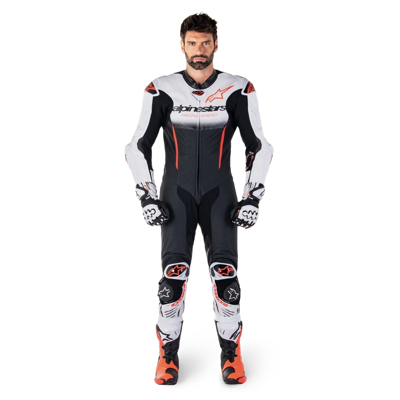 Alpinestars GP-R7 Tech-Air valmis/yhteensopiva valko-musta-fluo-punainen yksiosainen nahkapuku.