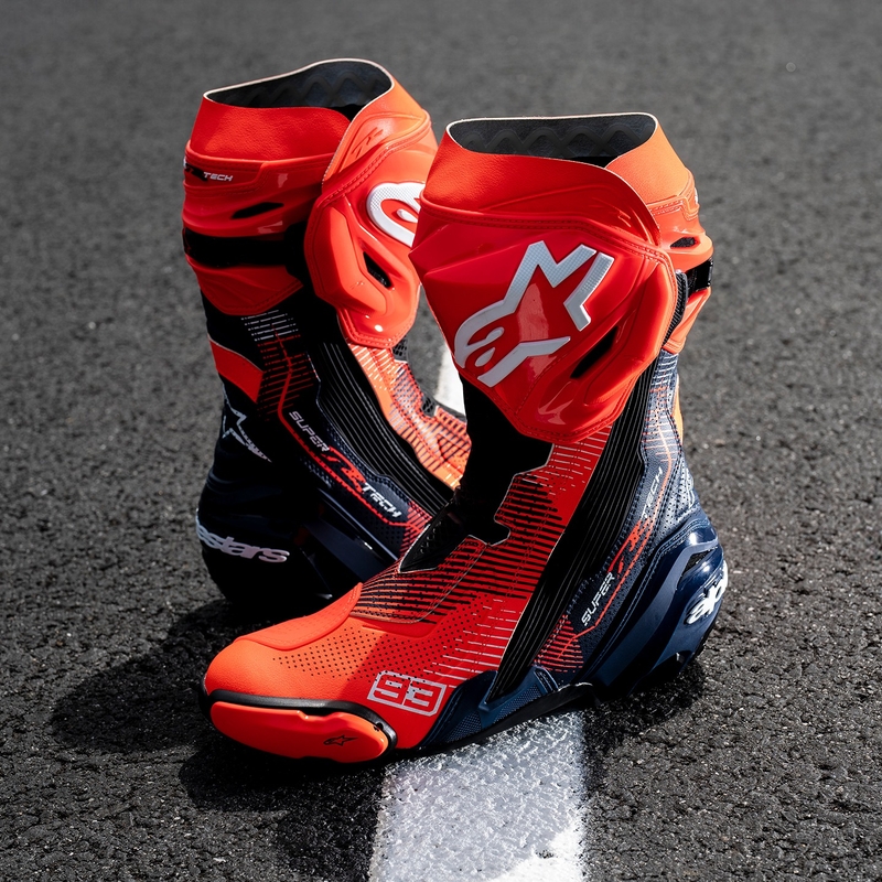 Alpinestars Supertech R Vented rajoitettu painos MM93 Marc Marquez fluo punainen-sininen-musta moottoripyöräsaappaat