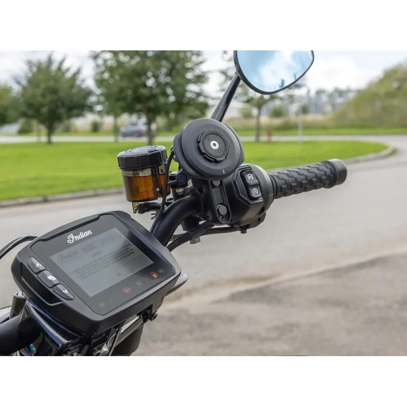 Jalusta asennetaan Quad Lock® moottoripyörän kytkinasennuksen jarrujen/kytkimen pääsylinterin kiinnikkeeseen.