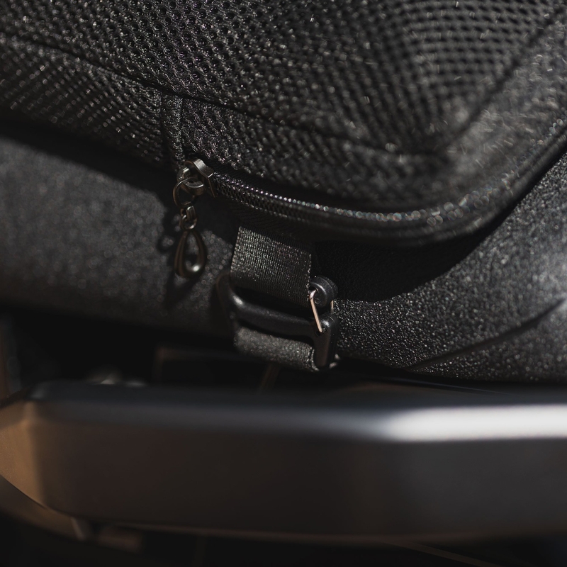 Oxford Air Seat Pillion ja Enduro puhallettava istuintyyny musta