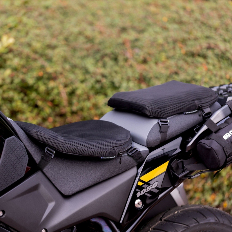 Oxford Air Seat Pillion ja Enduro puhallettava istuintyyny musta
