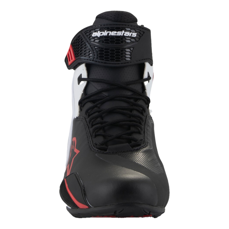 Alpinestars Faster-4 mustat, valkoiset ja punaiset moottoripyöräsaappaat.