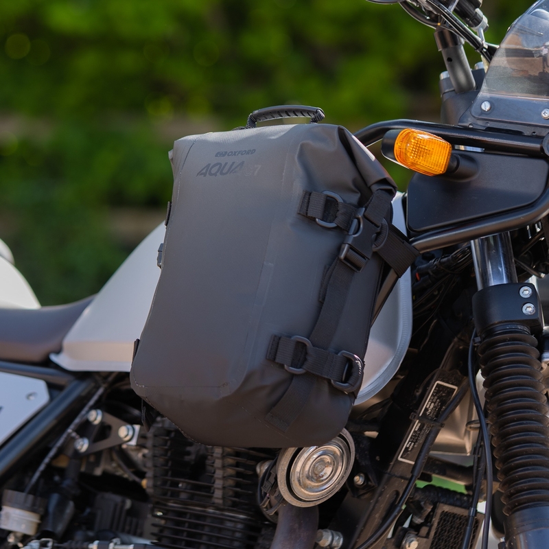 Oxford AQUA C7 Crash Bar laukku 7 l musta