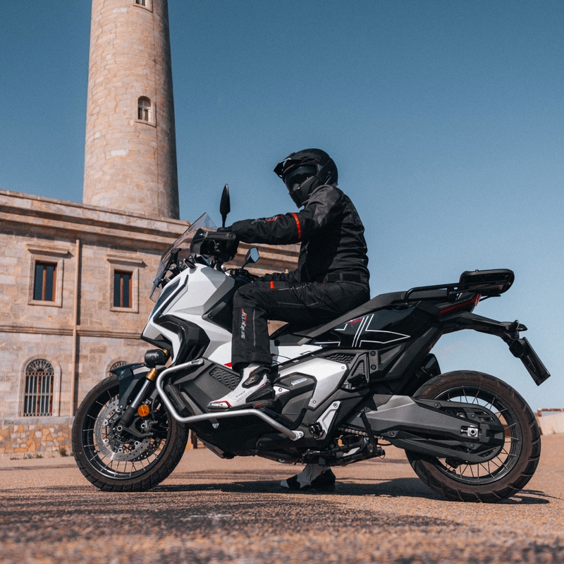 MT Streetfighter SV S Solid A1 avokypärä maskilla musta mattamusta