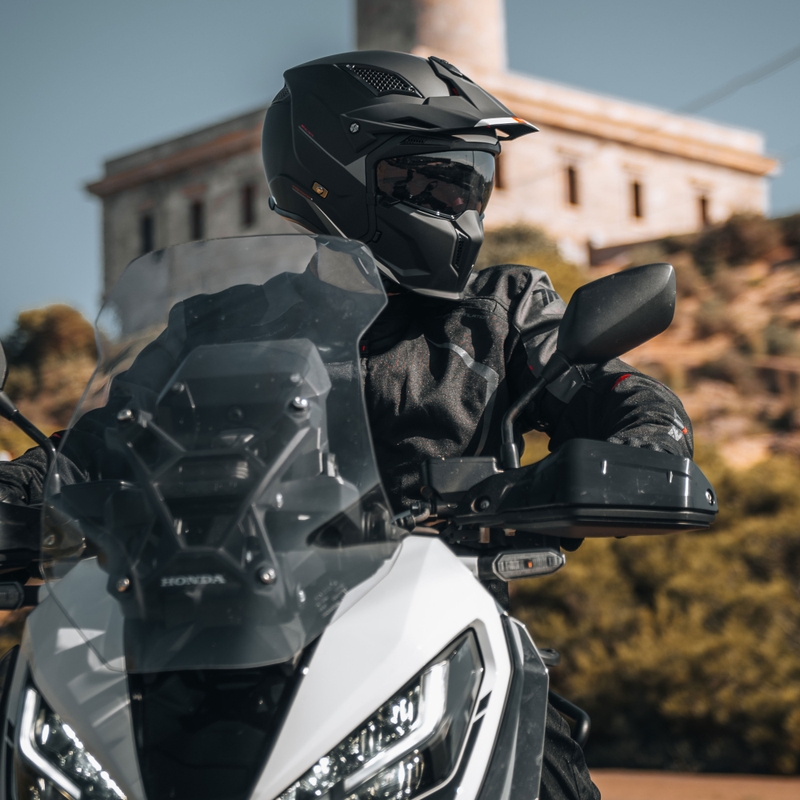 MT Streetfighter SV S Solid A1 avokypärä maskilla musta mattamusta