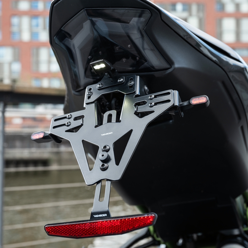 Rekisterikilven pidike valolla Highsider Akron RS PRO Kawasaki Ninja ja Z musta