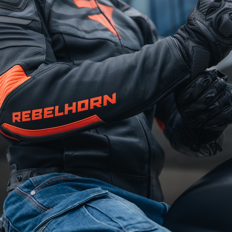 Rebelhorn Vandal musta ja punainen nahkainen moottoripyörä takki
