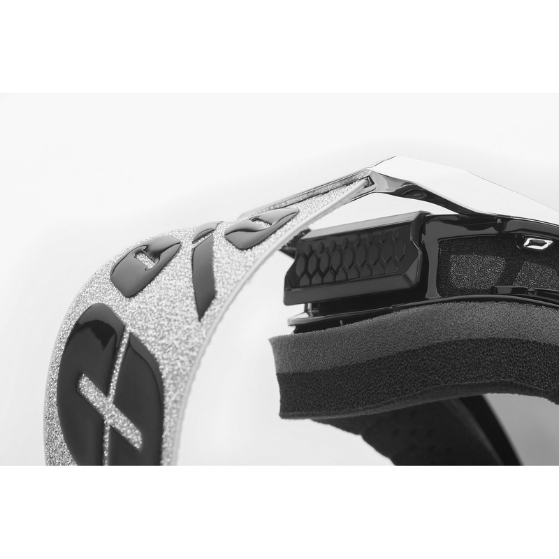 Motocross-lasit 100% ARMEGA Atac hopeisella pleksillä varustettuna