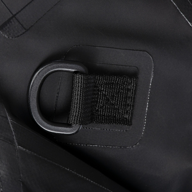 Oxford Aqua D-70 musta takasatulalaukku