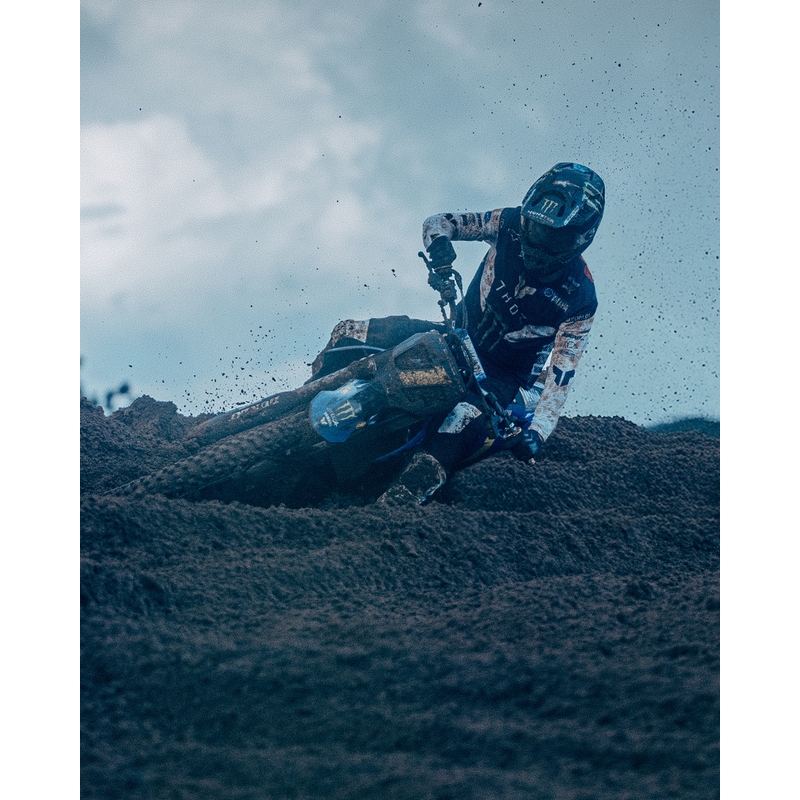 Alpinestars Supertech Vision DNGR38 XXV mustat ja hopeiset motocross-lasit, joissa on peilattu hopeinen pleksilevy