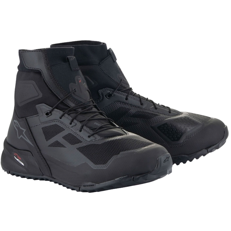 Alpinestars CR-1 mustat ja tummanharmaat moottoripyöräsaappaat