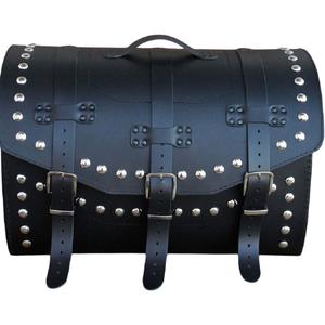 Nahkainen moottoripyörälaukku lukolla ja niiteillä RSA K451 musta