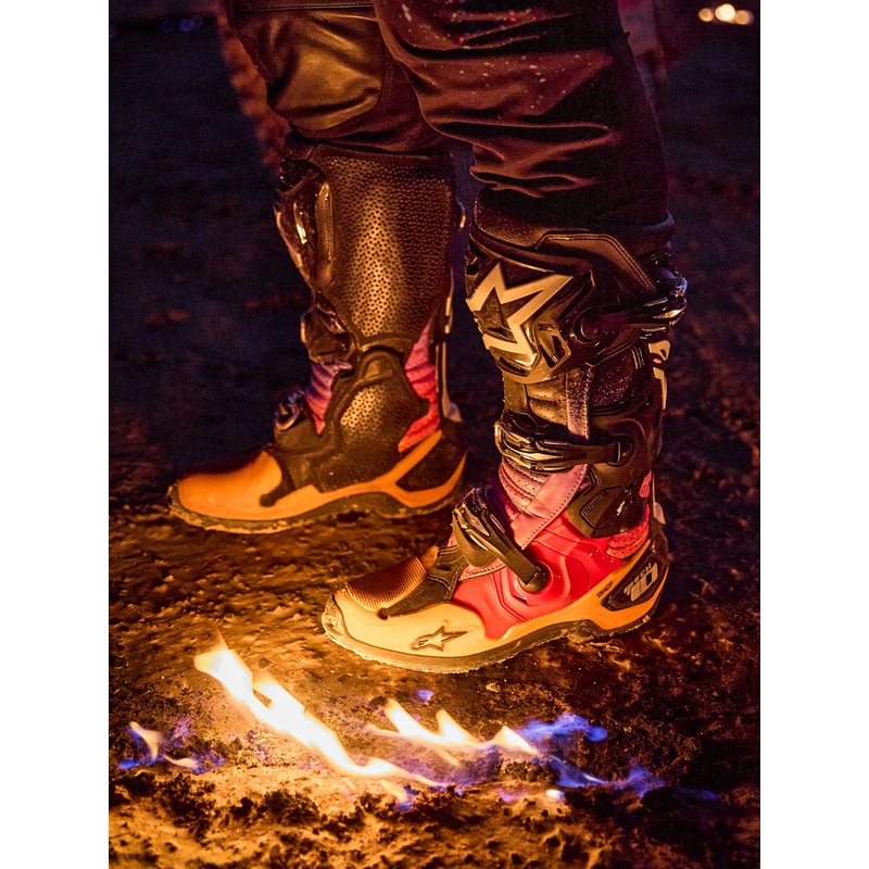 Alpinestars Tech 10 Limited Edition Black Hole -moottoripyöräsaappaat, mustat