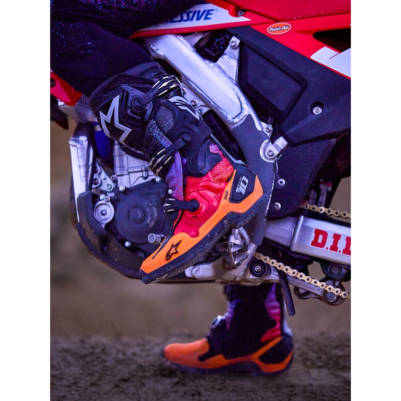 Alpinestars Tech 10 Limited Edition Black Hole -moottoripyöräsaappaat, mustat