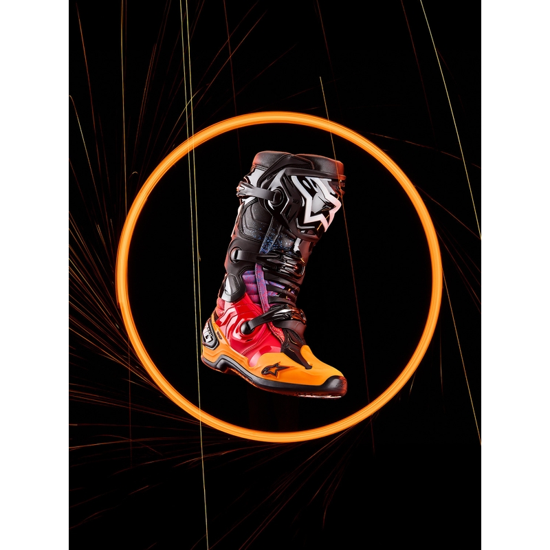 Alpinestars Tech 10 Limited Edition Black Hole -moottoripyöräsaappaat, mustat