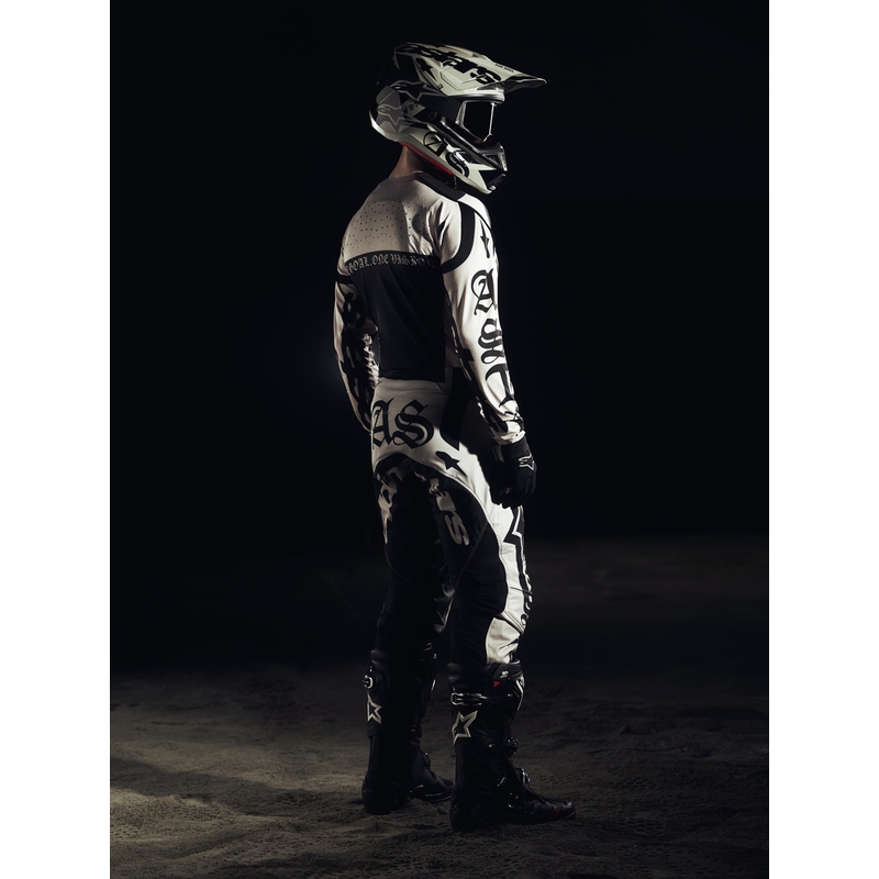 Alpinestars Supertech S-M7 Limited Edition -motocrossikypärä, Wolf Dust, hiekanmusta