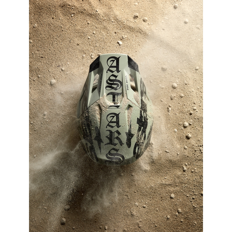 Alpinestars Supertech S-M7 Limited Edition -motocrossikypärä, Wolf Dust, hiekanmusta
