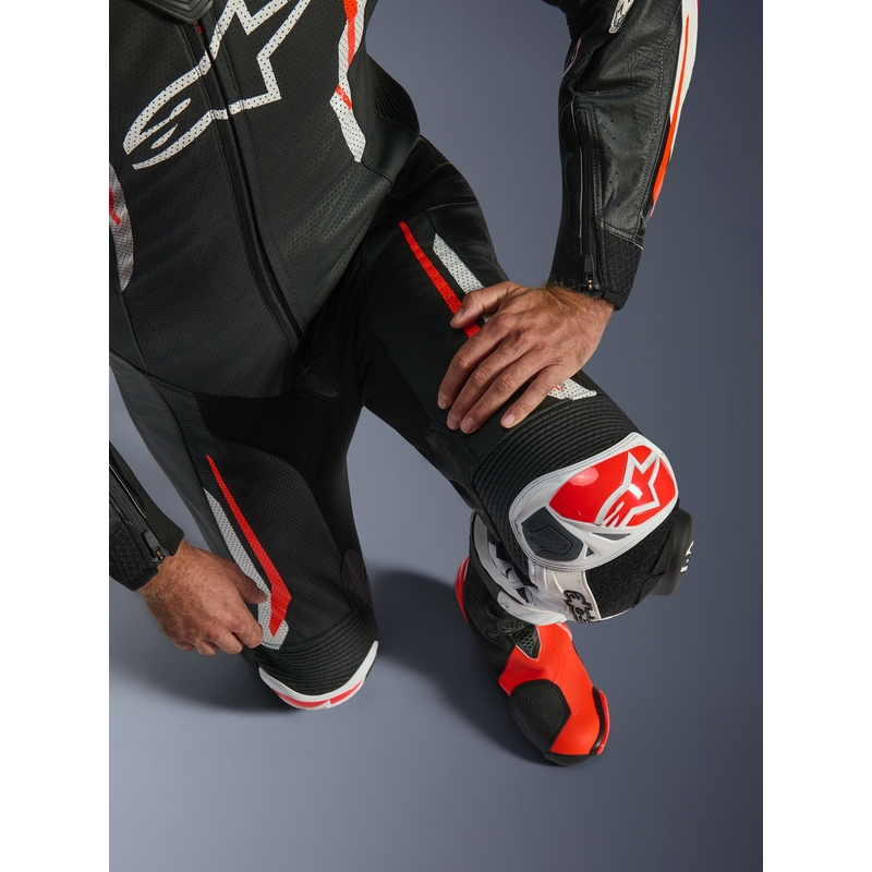 Alpinestars GP TECH V5 nahkainen yksiosainen moottoripyöräpuku musta-valko-fluopunainen