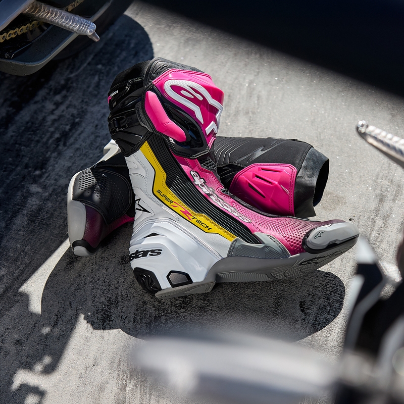 Alpinestars Supertech R moottoripyöräsaappaat musta-valko-pinkki-keltainen
