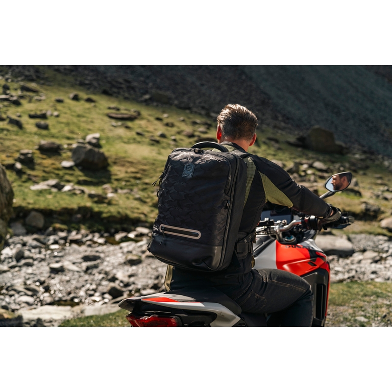 Knox Eda Every Day Adventure -moottoripyöräreppu 25 l, musta